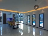 Karşıyaka'da Satılık 3+1 Lüks ve Modern Yapıya Sahip Denize Sıfır Villa