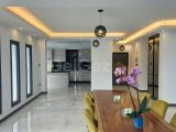 Karşıyaka'da Satılık 3+1 Lüks ve Modern Yapıya Sahip Denize Sıfır Villa