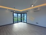 Karşıyaka'da Satılık 3+1 Lüks ve Modern Yapıya Sahip Denize Sıfır Villa