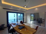 Karşıyaka'da Satılık 3+1 Lüks ve Modern Yapıya Sahip Denize Sıfır Villa