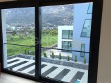 Karşıyaka'da Satılık 3+1 Lüks ve Modern Yapıya Sahip Denize Sıfır Villa