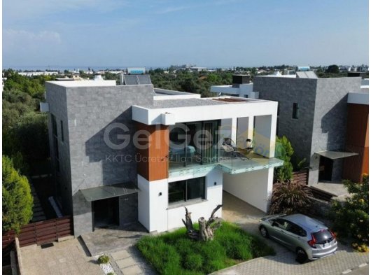 3 yatak odalı çağdaş tasarımlı LÜKS villa + deniz ve dağ manzarası + geniş teraslar