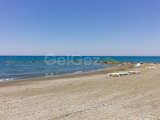 Gaziveren'de Denize Sıfır Satılık Türk Koçanlı 1+1 Eşyasız Daire