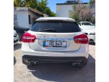 Mercedes-Benz  GLA 200