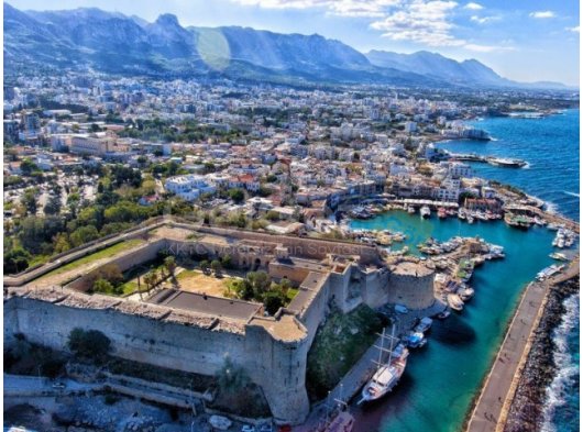 KUZEY KIBRIS Girne'de 3 yıldızlı Satılık butik otel