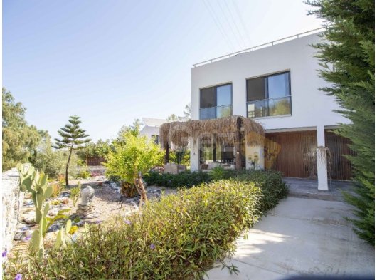 Bellapais'de Kiralık 3+1 Lüks Eşyalı 3+1 Bahçeli Yarı Müstakil VillaBellapais'de Kiralık 3+1 Lüks Eşyalı 3+1 Bahçeli Yarı Müstakil Villa