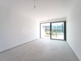 Zemin katta modern stüdyo + deniz manzarası + ortak havuz + plaja yürüme mesafesinde