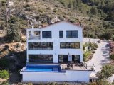 Lapta'da Muhteşem Manzaralı Özel Havuzlu 3 Katlı Villa + 3-Yatak Odası + Şömine + Garaj + Solar Paneller + Yerden Isıtmalı