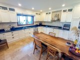 4 yatak odalı ikinci el villa + Roma End Yüzme Havuzu + Büyük Arsa Büyüklüğü + Merkezi Isıtma + Garaj. Satıcının adına tapu – KDV'si ödenmiş ve 74 Öncesi Tü