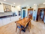 4 yatak odalı ikinci el villa + Roma End Yüzme Havuzu + Büyük Arsa Büyüklüğü + Merkezi Isıtma + Garaj. Satıcının adına tapu – KDV'si ödenmiş ve 74 Öncesi Tü