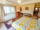4 yatak odalı ikinci el villa + Roma End Yüzme Havuzu + Büyük Arsa Büyüklüğü + Merkezi Isıtma + Garaj. Satıcının adına tapu – KDV'si ödenmiş ve 74 Öncesi Tü