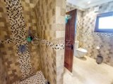 4 yatak odalı ikinci el villa + Roma End Yüzme Havuzu + Büyük Arsa Büyüklüğü + Merkezi Isıtma + Garaj. Satıcının adına tapu – KDV'si ödenmiş ve 74 Öncesi Tü