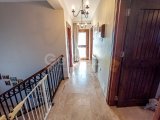 4 yatak odalı ikinci el villa + Roma End Yüzme Havuzu + Büyük Arsa Büyüklüğü + Merkezi Isıtma + Garaj. Satıcının adına tapu – KDV'si ödenmiş ve 74 Öncesi Tü