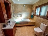 4 yatak odalı ikinci el villa + Roma End Yüzme Havuzu + Büyük Arsa Büyüklüğü + Merkezi Isıtma + Garaj. Satıcının adına tapu – KDV'si ödenmiş ve 74 Öncesi Tü