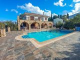 4 yatak odalı ikinci el villa + Roma End Yüzme Havuzu + Büyük Arsa Büyüklüğü + Merkezi Isıtma + Garaj. Satıcının adına tapu – KDV'si ödenmiş ve 74 Öncesi Tü