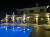 4 yatak odalı ikinci el villa + Roma End Yüzme Havuzu + Büyük Arsa Büyüklüğü + Merkezi Isıtma + Garaj. Satıcının adına tapu – KDV'si ödenmiş ve 74 Öncesi Tü