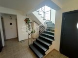 Çatalköy'de Geniş Arsa Üzerinde, Başka Bir Mülk İnşa Etmek İçin İdeal, Modern Tasarımlı 4+1 Villa
