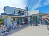 Çatalköy'de Geniş Arsa Üzerinde, Başka Bir Mülk İnşa Etmek İçin İdeal, Modern Tasarımlı 4+1 Villa