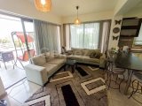 Çatalköy'de Geniş Arsa Üzerinde, Başka Bir Mülk İnşa Etmek İçin İdeal, Modern Tasarımlı 4+1 Villa