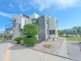 Çatalköy'de Geniş Arsa Üzerinde, Başka Bir Mülk İnşa Etmek İçin İdeal, Modern Tasarımlı 4+1 Villa
