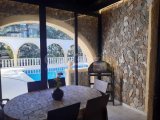 Spacious 5 Bedroom Villa with Private Pool - 10 minutes Walk to Escape Beach