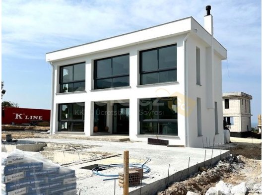 3 yatak odalı modern plan dışı villalar + 8m x 4m yüzme havuzu + merkezi soğutma sistemi + ankastre mutfak + ödeme planı