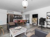 3 yatak odalı çağdaş ikinci el villa + 8m x 4m yüzme havuzu + mutfak aletleri + klima + yerden ısıtma + denize yürüme mesafesinde
