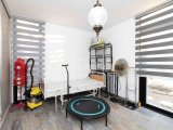 3 yatak odalı çağdaş ikinci el villa + 8m x 4m yüzme havuzu + mutfak aletleri + klima + yerden ısıtma + denize yürüme mesafesinde
