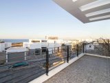 3 yatak odalı çağdaş ikinci el villa + 8m x 4m yüzme havuzu + mutfak aletleri + klima + yerden ısıtma + denize yürüme mesafesinde