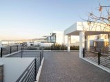 3 yatak odalı çağdaş ikinci el villa + 8m x 4m yüzme havuzu + mutfak aletleri + klima + yerden ısıtma + denize yürüme mesafesinde
