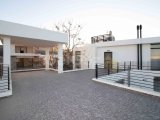 3 yatak odalı çağdaş ikinci el villa + 8m x 4m yüzme havuzu + mutfak aletleri + klima + yerden ısıtma + denize yürüme mesafesinde