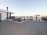 3 yatak odalı çağdaş ikinci el villa + 8m x 4m yüzme havuzu + mutfak aletleri + klima + yerden ısıtma + denize yürüme mesafesinde