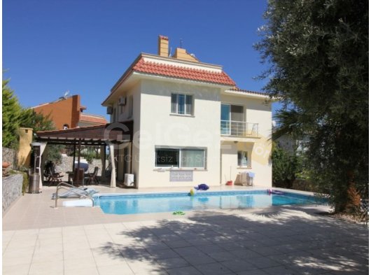 Mükemmel Konum - Özel Havuzlu, Dağ ve Deniz Manzaralı 4 Yatak Odalı Villa - Girne İngiliz Okulu'na 10 Dakika Mesafede