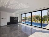 4 Yatak Odalı Yepyeni Modern Exclusive Villa + Denize Yürüme Mesafesinde Özel Havuz.