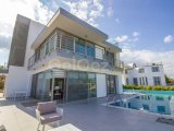 5 - 7 yatak odalı Lüks villa + 11m x 5m havuz + denize sıfır konum + full eşyalı + asansör + merkezi ısıtma + en iyi özellikler + Sahibinin adına tapu KDV ödenm