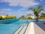 5 - 7 yatak odalı Lüks villa + 11m x 5m havuz + denize sıfır konum + full eşyalı + asansör + merkezi ısıtma + en iyi özellikler + Sahibinin adına tapu KDV ödenm