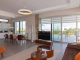 5 - 7 yatak odalı Lüks villa + 11m x 5m havuz + denize sıfır konum + full eşyalı + asansör + merkezi ısıtma + en iyi özellikler + Sahibinin adına tapu KDV ödenm