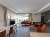 5 - 7 yatak odalı Lüks villa + 11m x 5m havuz + denize sıfır konum + full eşyalı + asansör + merkezi ısıtma + en iyi özellikler + Sahibinin adına tapu KDV ödenm