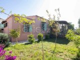 Satılık Villa - Karşıyaka, Girne, Kuzey Kıbrıs Bu olağanüstü 4 yatak odalı villa, Karşıyaka, Akdeniz ve çevredeki dağların nefes kesen 360 derecelik manzarasını