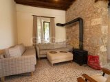 Satılık Villa - Karşıyaka, Girne, Kuzey Kıbrıs Bu olağanüstü 4 yatak odalı villa, Karşıyaka, Akdeniz ve çevredeki dağların nefes kesen 360 derecelik manzarasını