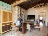 Satılık Villa - Karşıyaka, Girne, Kuzey Kıbrıs Bu olağanüstü 4 yatak odalı villa, Karşıyaka, Akdeniz ve çevredeki dağların nefes kesen 360 derecelik manzarasını