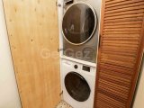 Satılık Villa - Karşıyaka, Girne, Kuzey Kıbrıs Bu olağanüstü 4 yatak odalı villa, Karşıyaka, Akdeniz ve çevredeki dağların nefes kesen 360 derecelik manzarasını