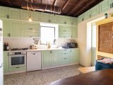 Satılık Villa - Karşıyaka, Girne, Kuzey Kıbrıs Bu olağanüstü 4 yatak odalı villa, Karşıyaka, Akdeniz ve çevredeki dağların nefes kesen 360 derecelik manzarasını