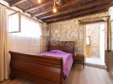 Satılık Villa - Karşıyaka, Girne, Kuzey Kıbrıs Bu olağanüstü 4 yatak odalı villa, Karşıyaka, Akdeniz ve çevredeki dağların nefes kesen 360 derecelik manzarasını