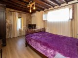 Satılık Villa - Karşıyaka, Girne, Kuzey Kıbrıs Bu olağanüstü 4 yatak odalı villa, Karşıyaka, Akdeniz ve çevredeki dağların nefes kesen 360 derecelik manzarasını