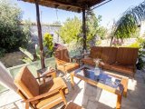 Satılık Villa - Karşıyaka, Girne, Kuzey Kıbrıs Bu olağanüstü 4 yatak odalı villa, Karşıyaka, Akdeniz ve çevredeki dağların nefes kesen 360 derecelik manzarasını