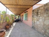 Satılık Villa - Karşıyaka, Girne, Kuzey Kıbrıs Bu olağanüstü 4 yatak odalı villa, Karşıyaka, Akdeniz ve çevredeki dağların nefes kesen 360 derecelik manzarasını