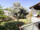 Satılık Villa - Karşıyaka, Girne, Kuzey Kıbrıs Bu olağanüstü 4 yatak odalı villa, Karşıyaka, Akdeniz ve çevredeki dağların nefes kesen 360 derecelik manzarasını