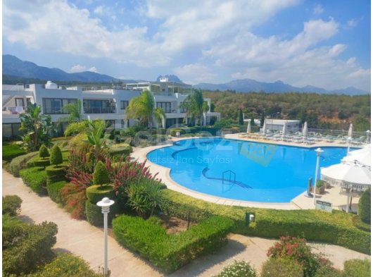 2 yatak odalı ikinci el çatı katı daire + 2 ortak yüzme havuzu + mobilyalı + mutfak aletleri + klima + özel çatı terası + spor salonu + sauna