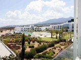 Yepyeni 2 yatak odalı ikinci el satılık köşe çatı katı çatı katı daire + harika manzaralı ortak havuz + özel çatı terası